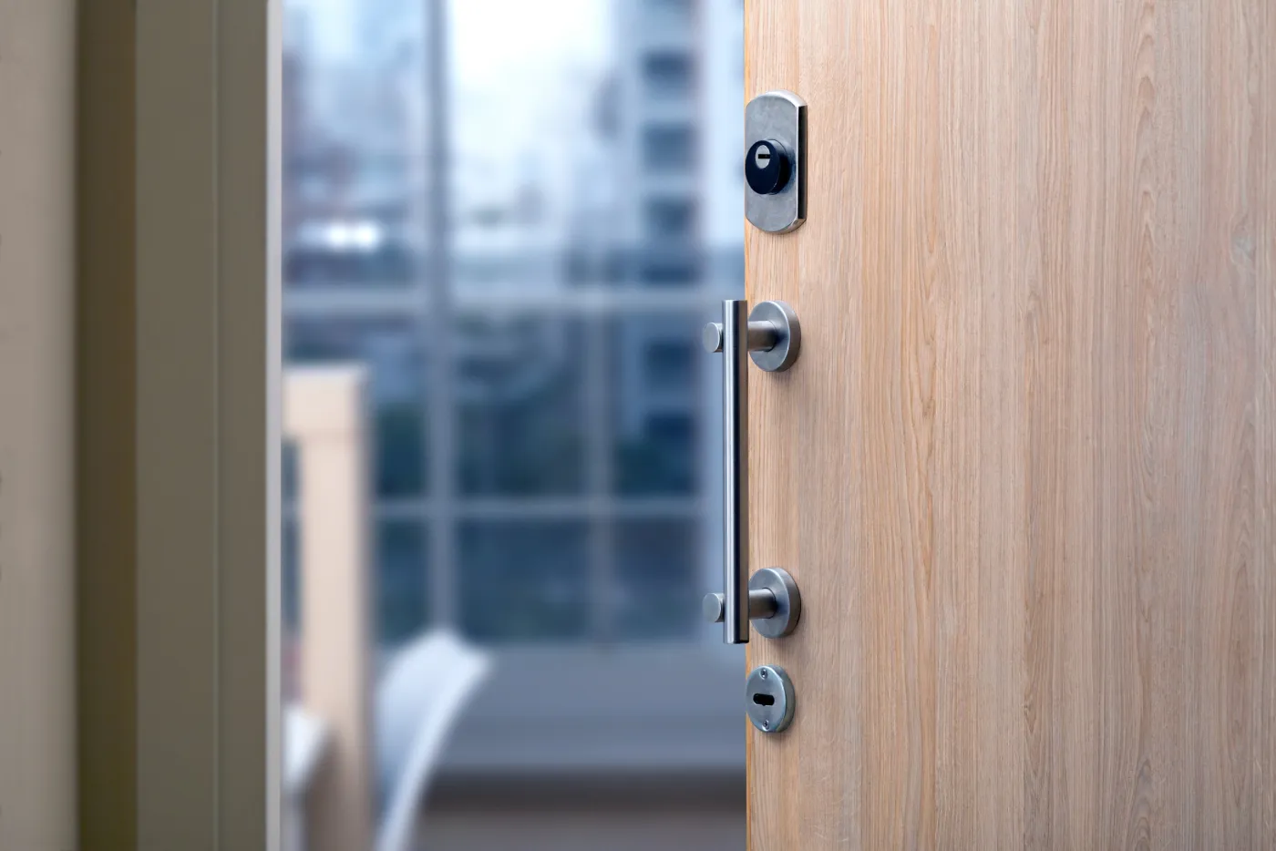 Serrurier installant une serrure sur une porte à Maisons-Laffitte (78600)