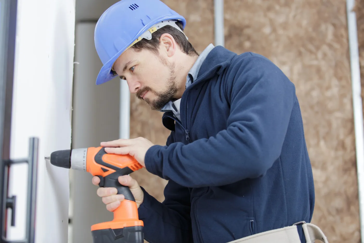 Installation d'une serrure multipoints sur une porte palière